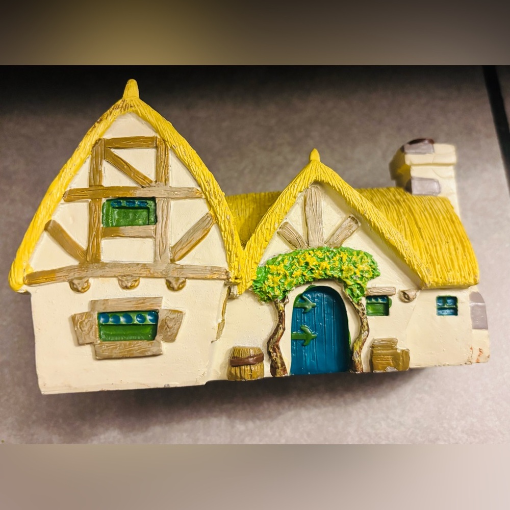 Seven Dwarfs' Cottage - Picture 9 of 11